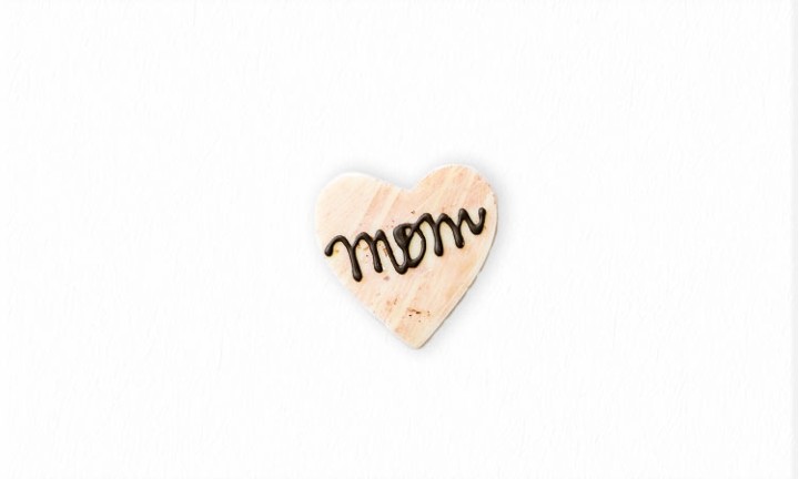 Heart-shaped Chocolate “Mom” decoration