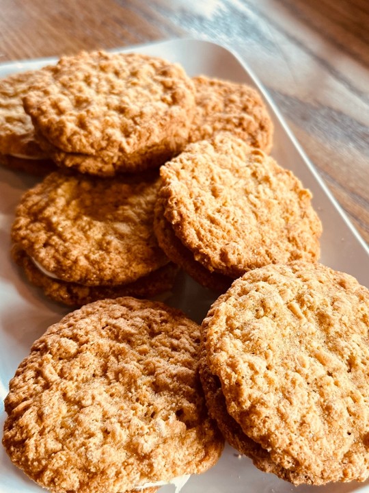 Oatmeal Cream Pie Cookie Sando