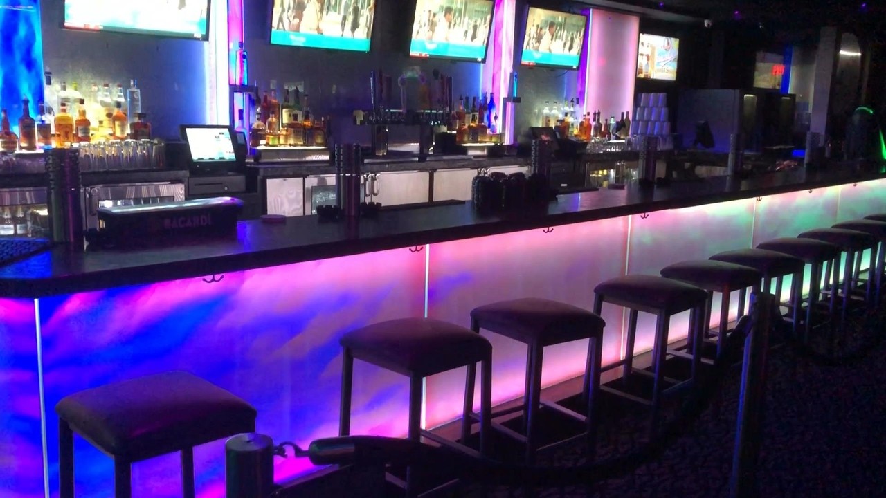 Status lounge Restaurant & Bar 707 Georgia 138
