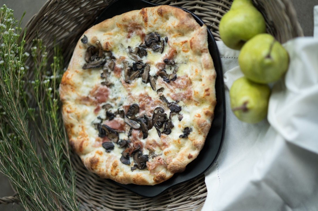 Prosciutto & Funghi Pizza