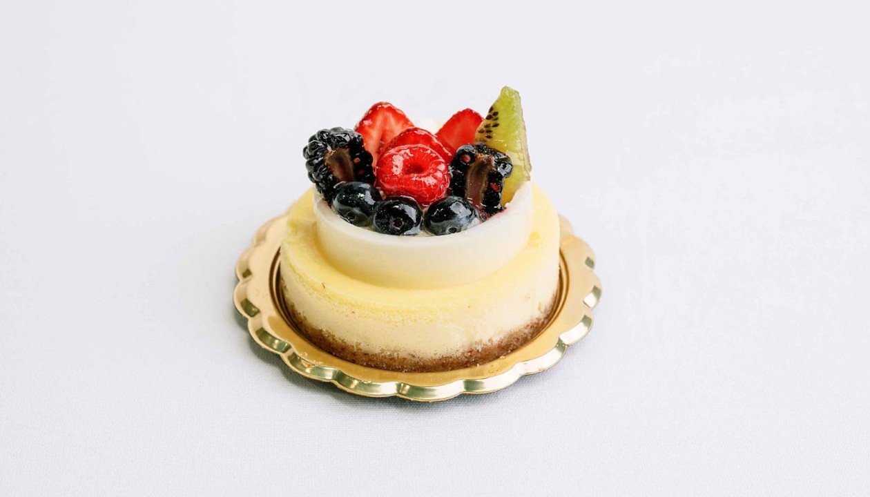 Individual Cheesecake Topped with Fresh Fruit*