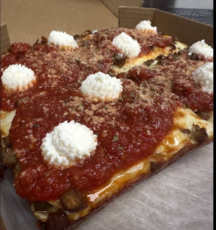 Detroit Lasagna Pizza