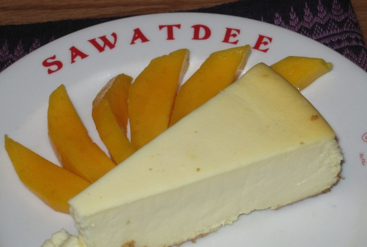 Cheesecake w/ Fresh Mango