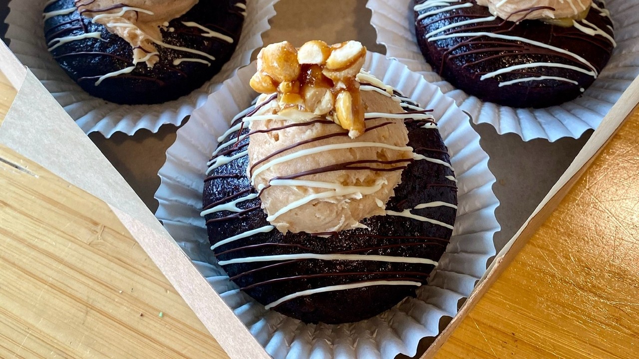 Vegan Snickers Cupcake Pack
