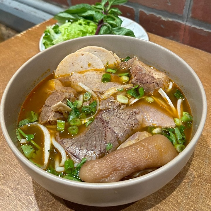 Bun Bo Hue| Spicy Beef Noodle Soup