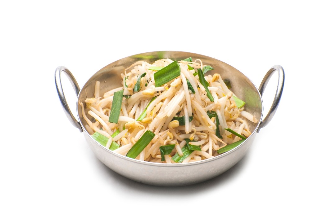 SAUTÉED BEAN SPROUTS AND CHIVES (VEGETARIAN)
