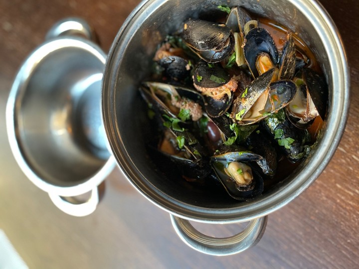 Vin Blanc Mussels