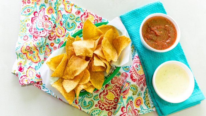 Chips & Cheese dip (Queso)