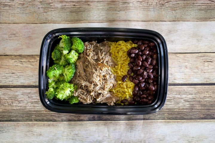 #7- PULLED PORK - YELLOW RICE - BEANS - BROCCOLI (665 CAL)