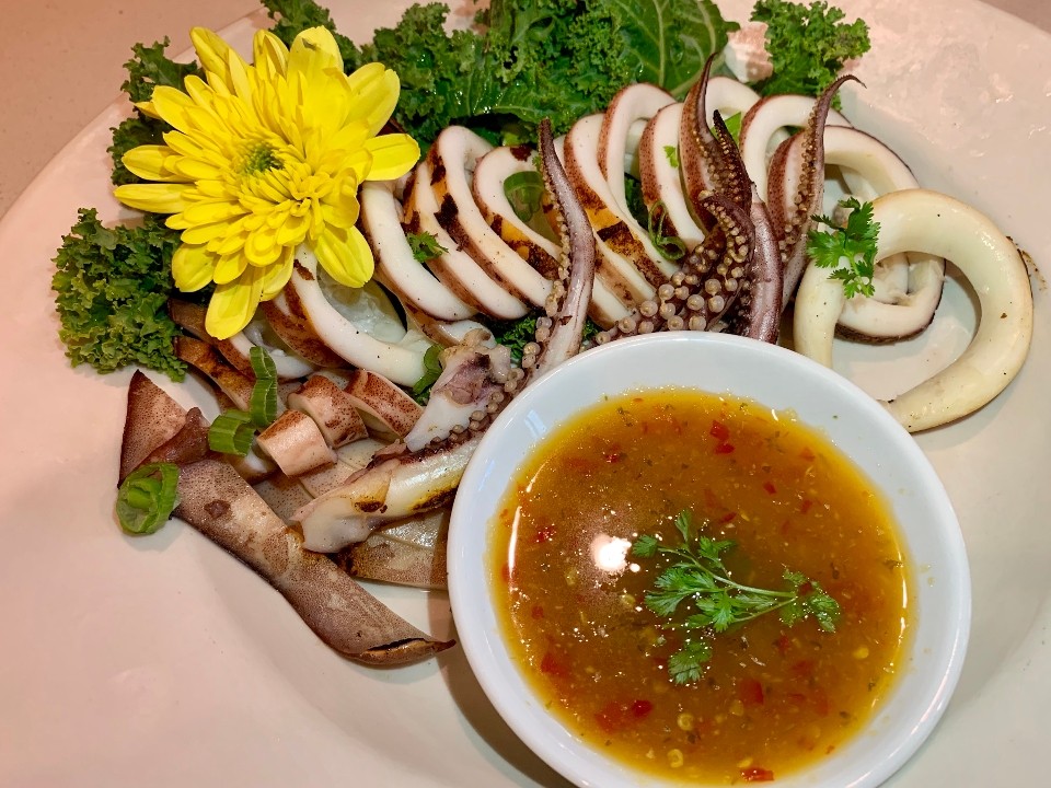 Grilled Whole Squid (Pla-Muek-Yang)