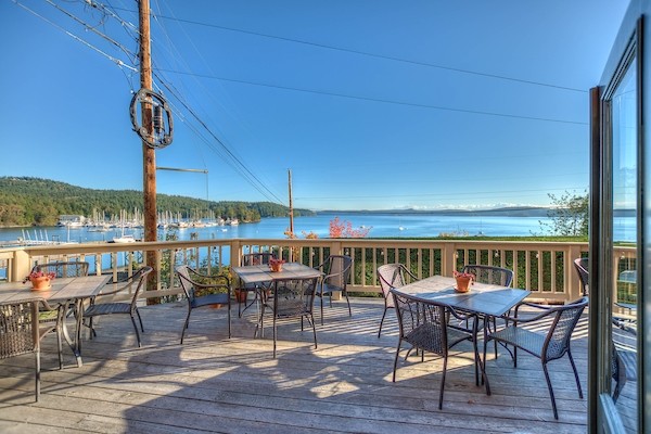 Kingfish Restaurant 4362 Crow Valley Rd