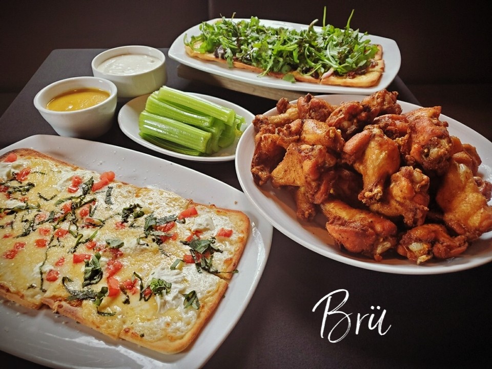 Wing & Flatbreads (Family Pack)