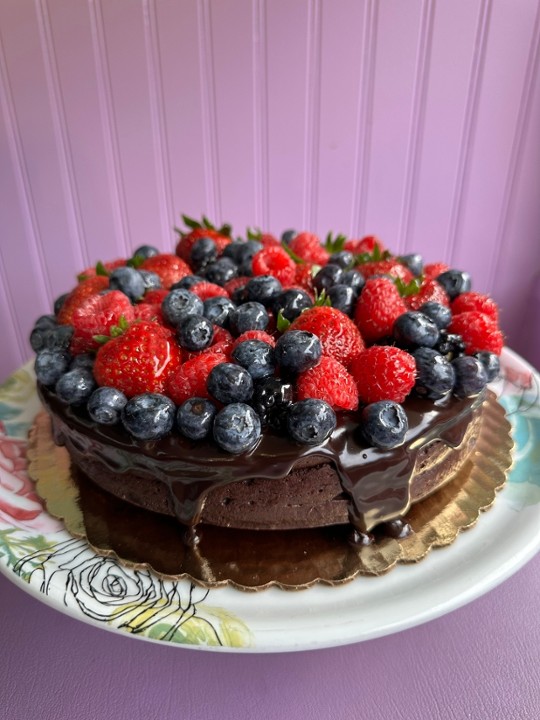 6" Flourless Chocolate Cake w/Ganache and Berries