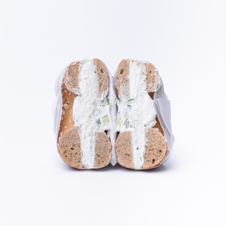 BAGEL WITH SCALLION CREAM CHEESE