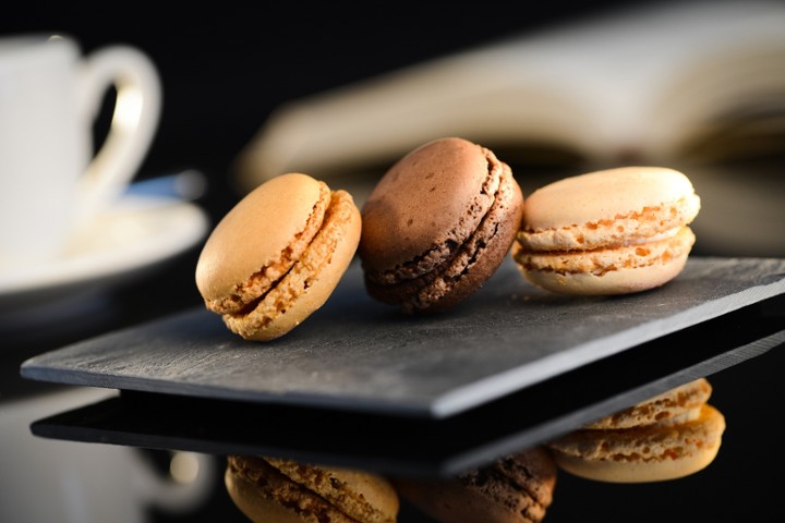 3 FRENCH MACARONS