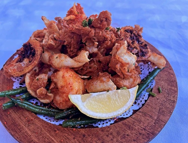 CRISPY SHRIMPS & CALAMARI