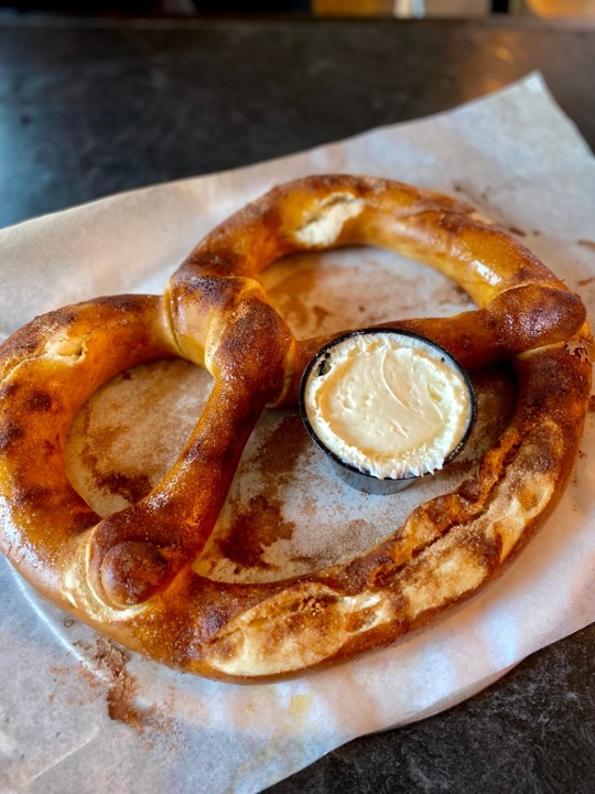 Pretzel - CINNAMON ROLL w/ 4 oz REAL cream cheese icing