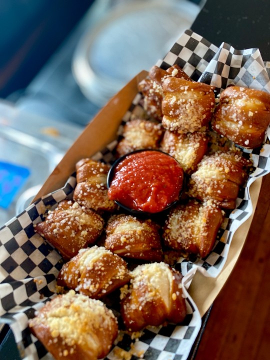 BITES: Garlic Parmesan w/ 2 oz marinara