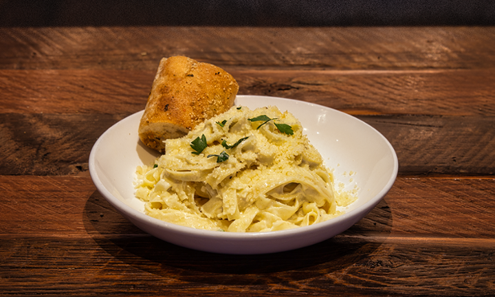 Fettuccine Alfredo (Medium)