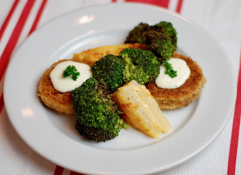 Large Salmon Cakes w/ Garlic Cream Sauce, Cheesy Potato Au Gratin & Charred Broccoli