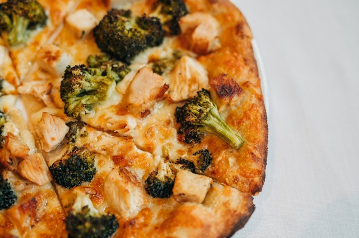 GF Chicken & Broccoli Pizza