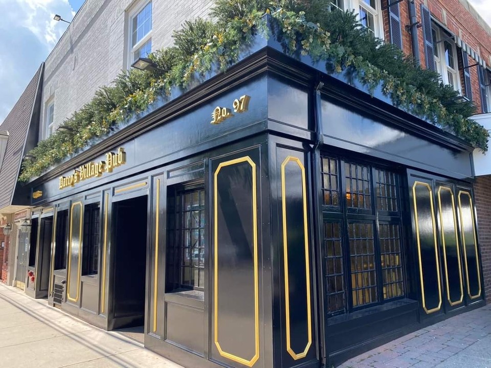 Darcy's Village Pub 93 Willard St