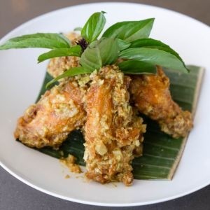 COCONUT CURRY WINGS
