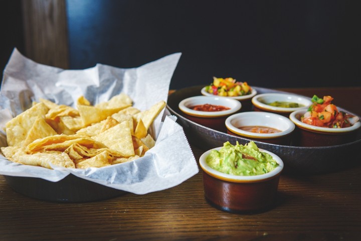 LG Homemade Chips & Guacamole