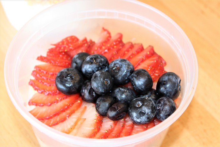 O1 Oatmeal, strawberries, blueberries with local honey