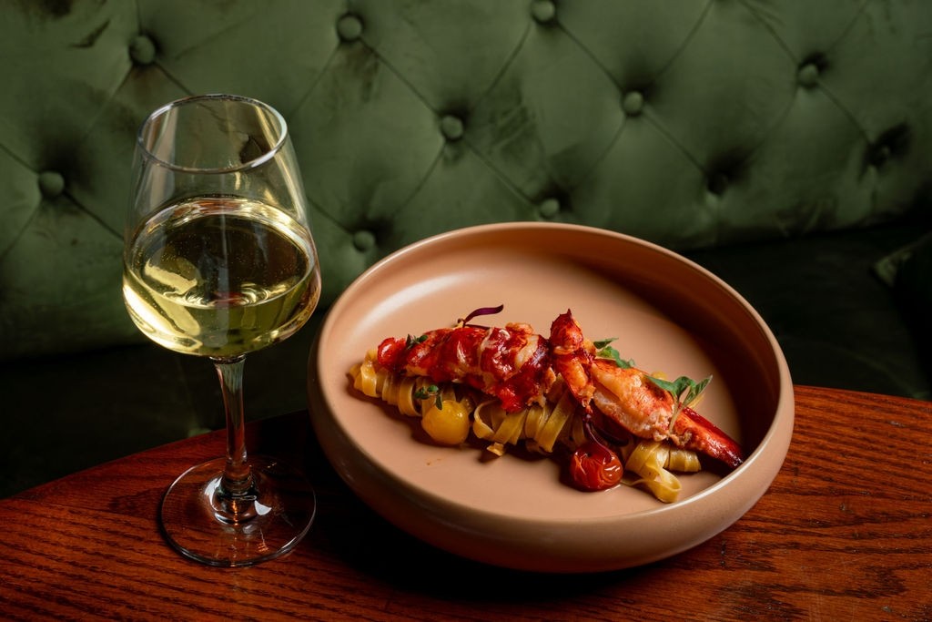 Porterhouse Music Bar & Restaurant 17004 Collins Ave