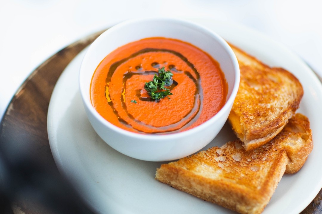 GRILLED CHEESE AND SOUP/CHILI