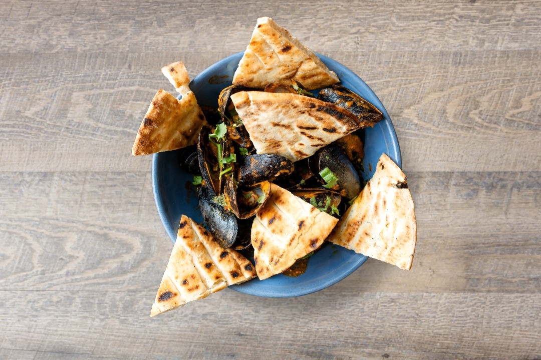 Rail Trail Flatbread Company RT Hudson Large Buffalo Chicken (Takeout)