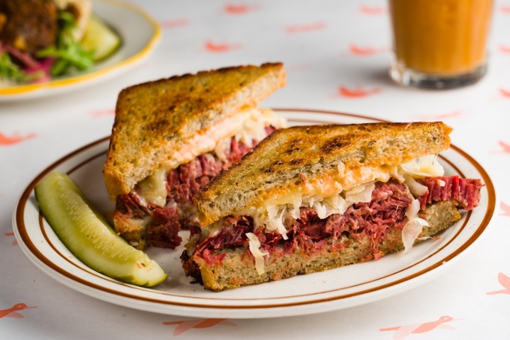 CORNED BEEF REUBEN