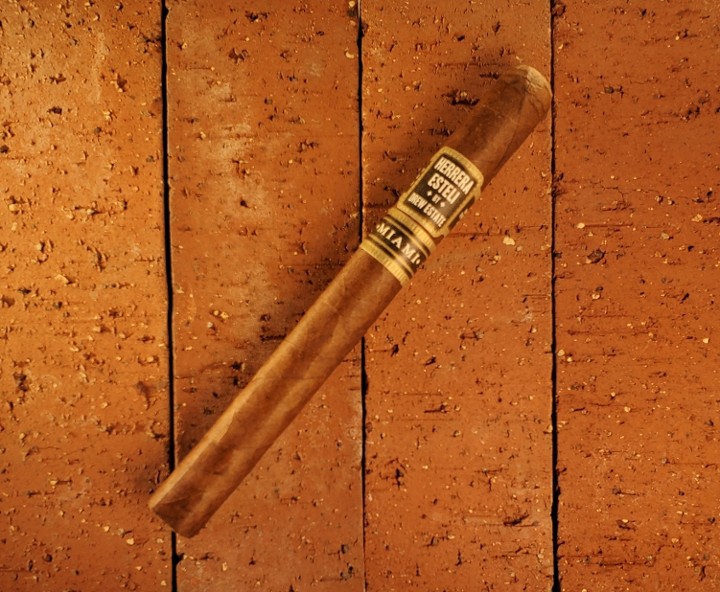 DE Herrera Esteli Miami Lonsdale