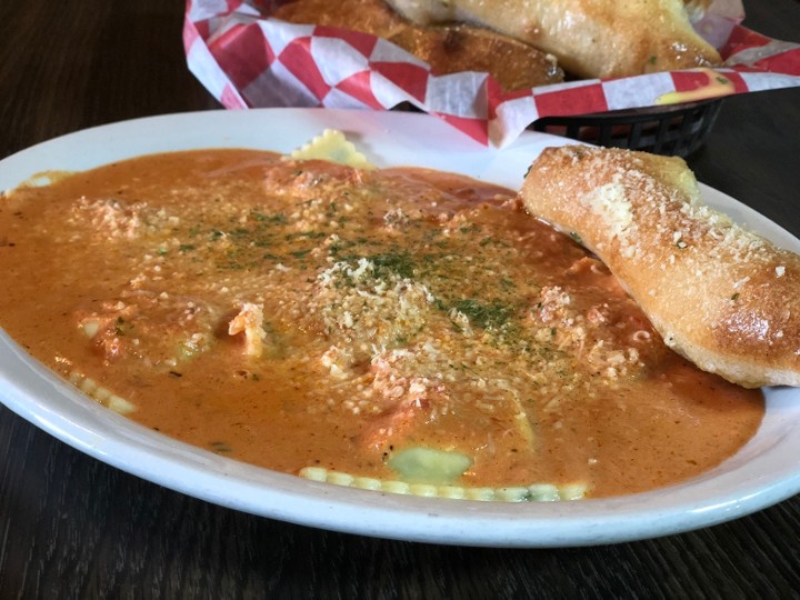 RAVIOLI FLORENTINE & VODKA SAUCE