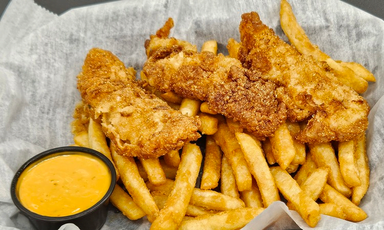 Chicken Strips Basket (3 strips) with fries