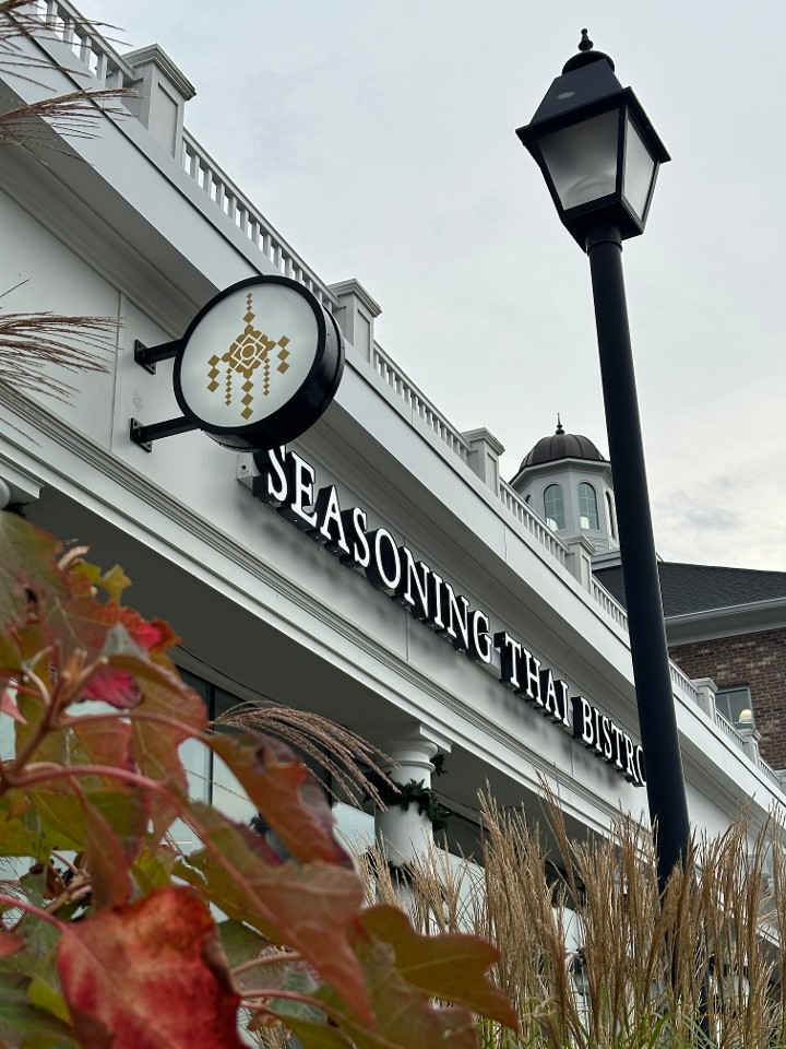Seasoning Thai Bistro – Victor