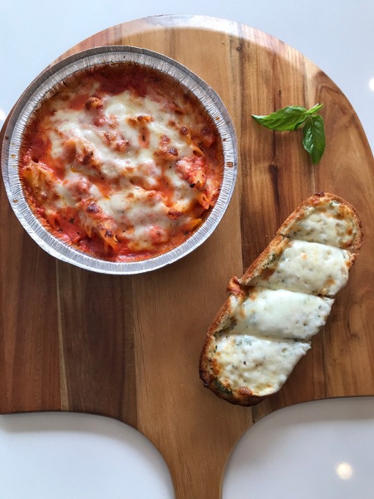 Lasagna  W/Cheese Bread