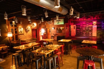 10 West Grill & Dive Bar