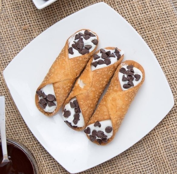 - Cannoli