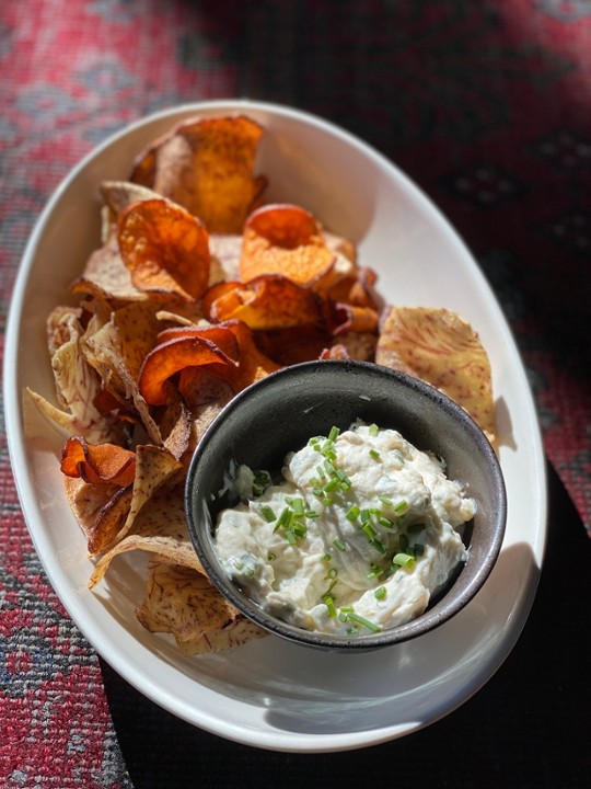 onion jam labneh w/veggie chips