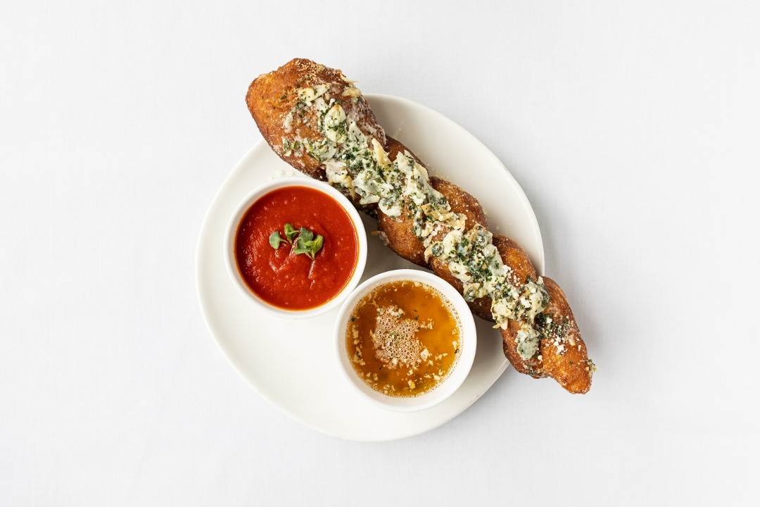 Giant Garlic Parmesan Twist
