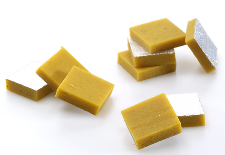 Kaju Kesar Burfi (1Lb)