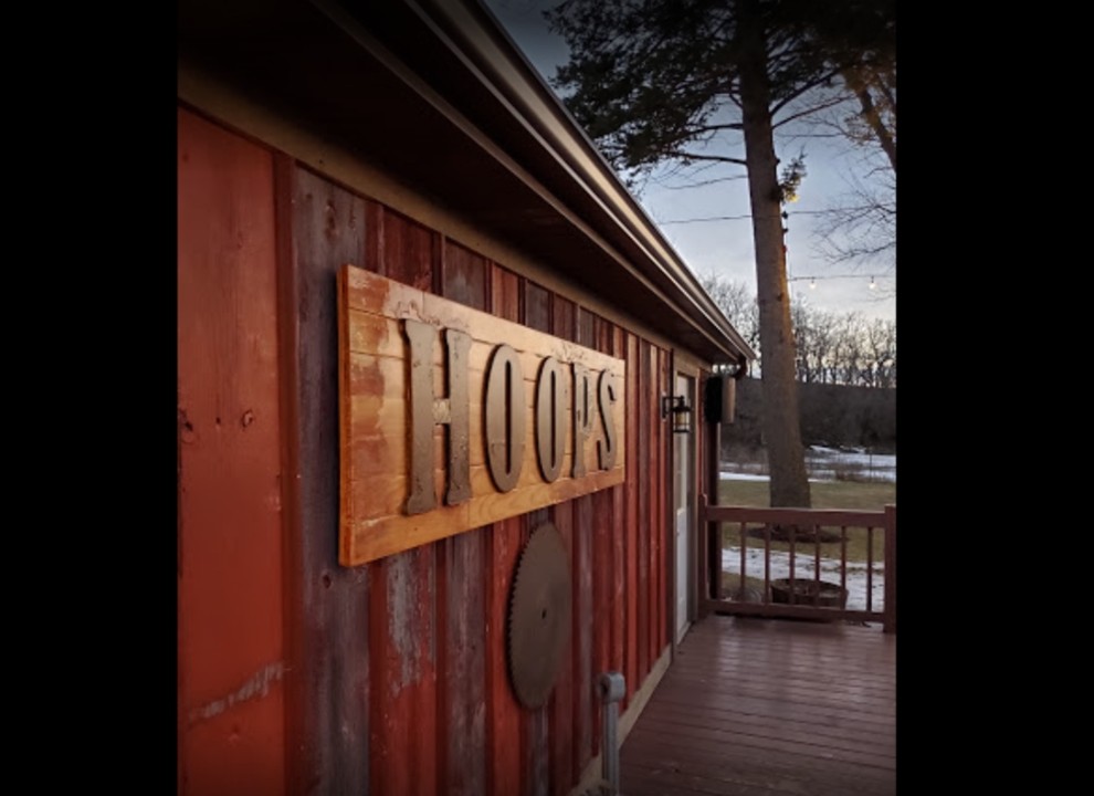 Hoops Bar & Grill