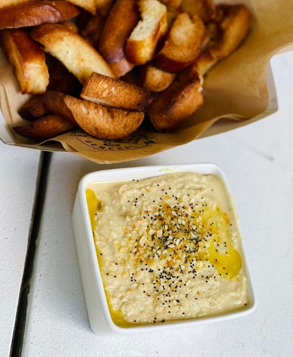 HUMMUS AND BAGEL CHIPS