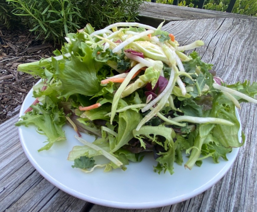 Fresh Field Green Salad
