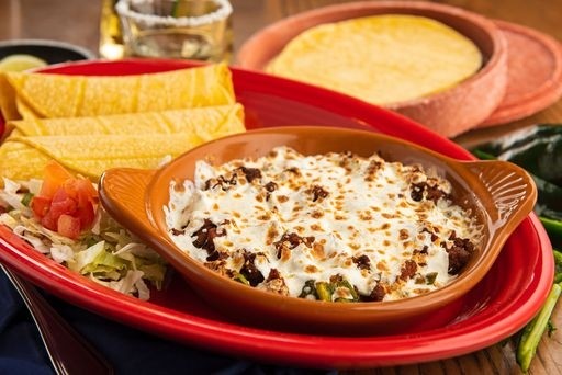 Queso Fundido Con Chorizo Y Rajas