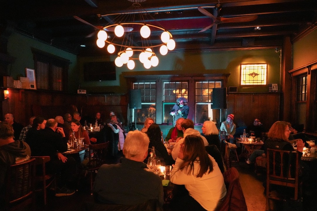 The Ostrich Room 10 Richmond Mountain Road