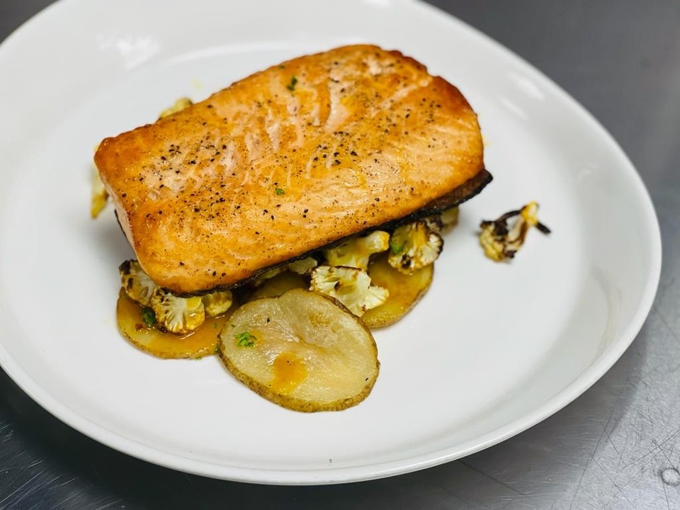 Salmon With Steamed Vegetables Mix