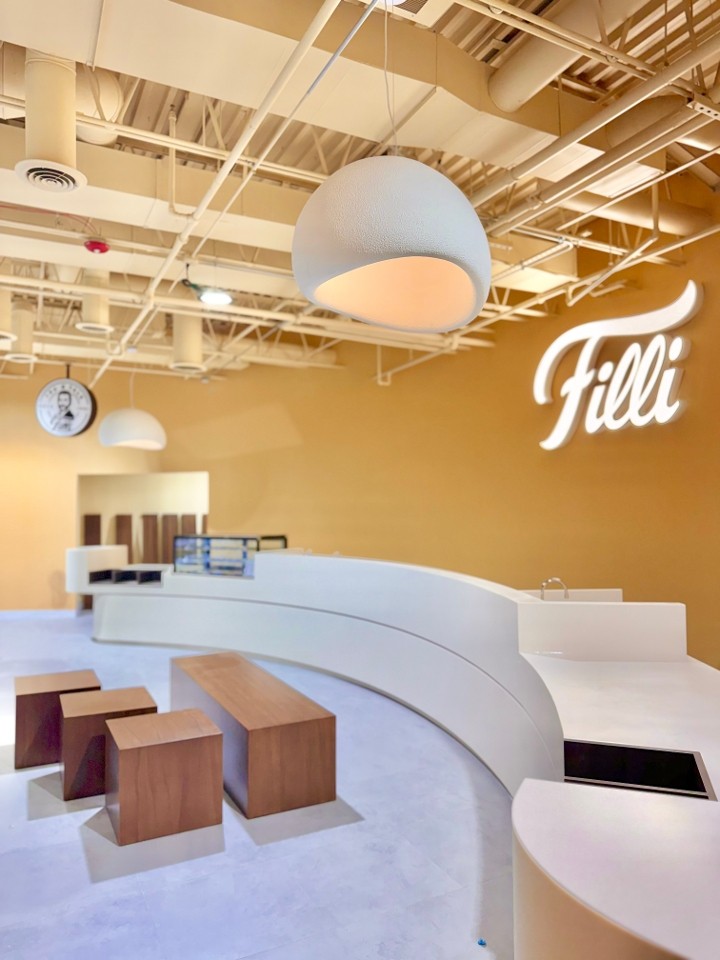 Filli Cafe 100 Roosevelt Rd.UNIT 26/27
